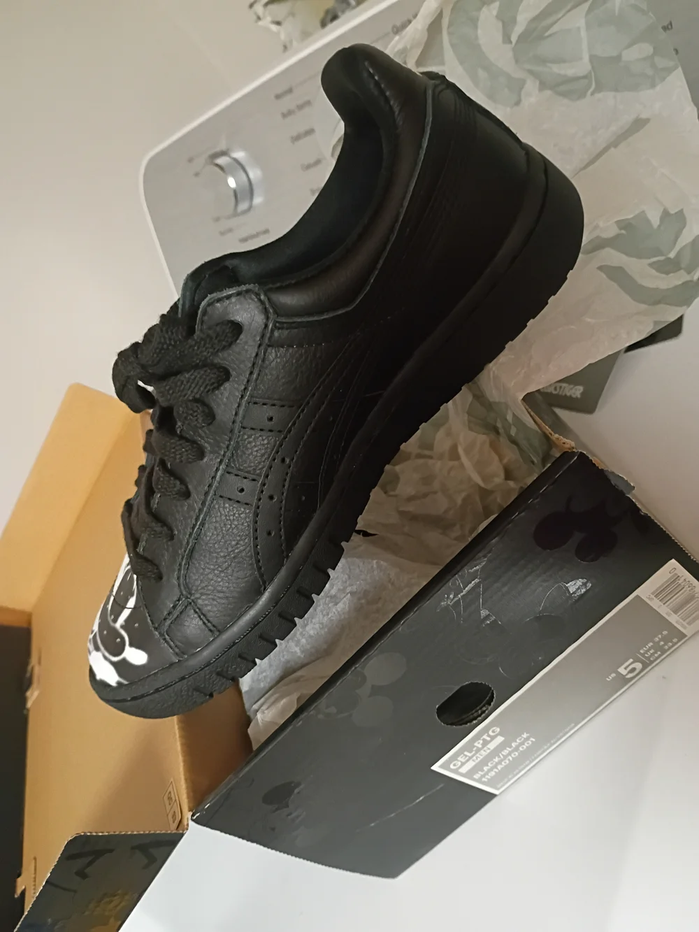 asics tiger years collar
